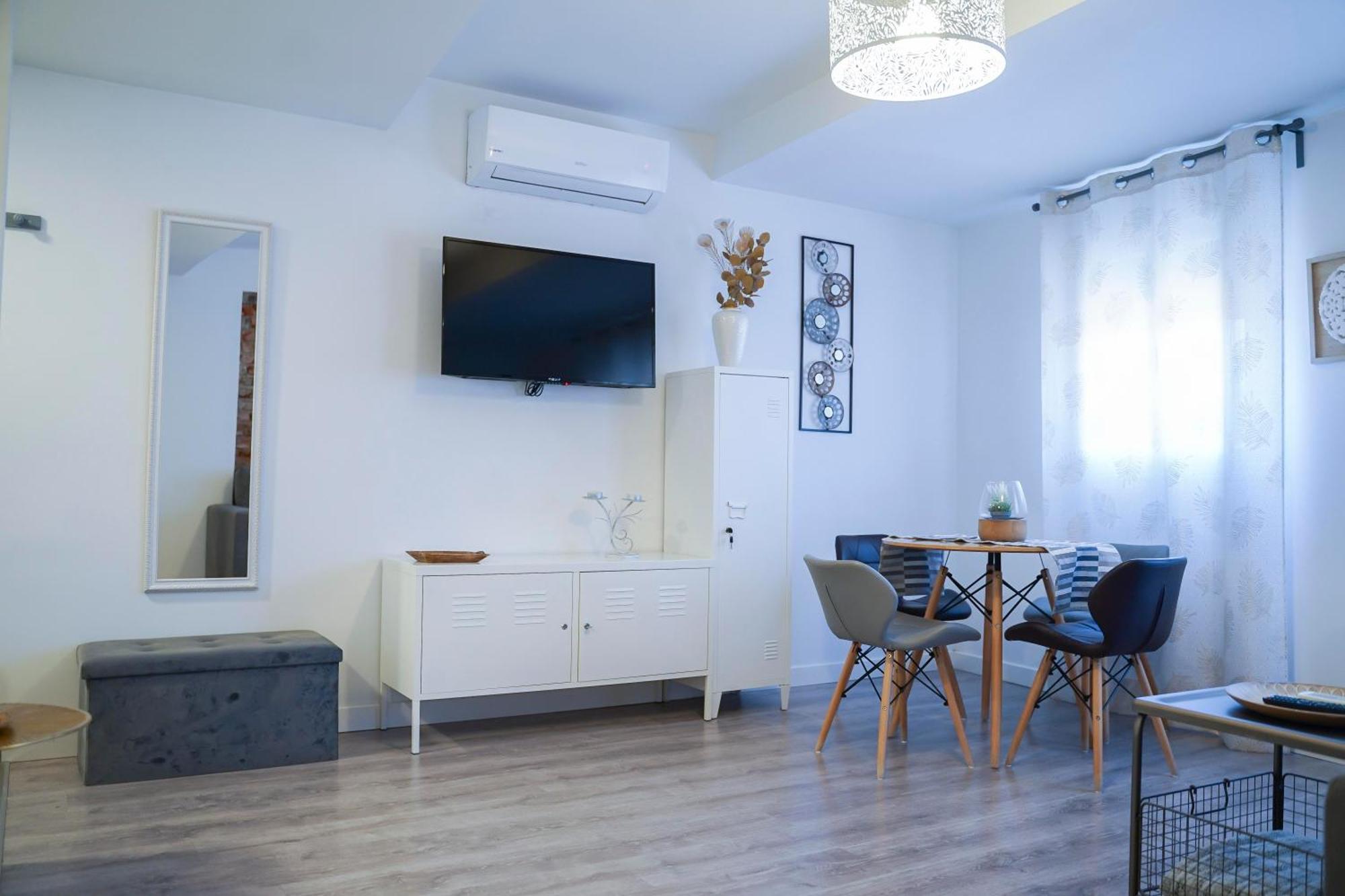 Apartamentos Suites Cariatide Plasencia Exterior photo